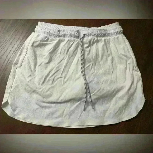 Athleta Trekkie Crest Skort 2 - Picture 3 of 8